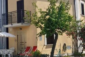 Casa indipendente di 110 m² con 4 locali e box aut