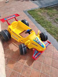 macchina per bambini con pedali 