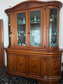 Vetrina anni 20 30 in legno massiccio intarsiato