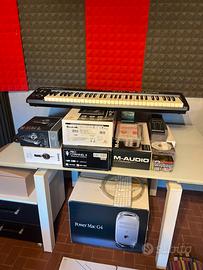 Attrezzatura varia per home studio di registrazion