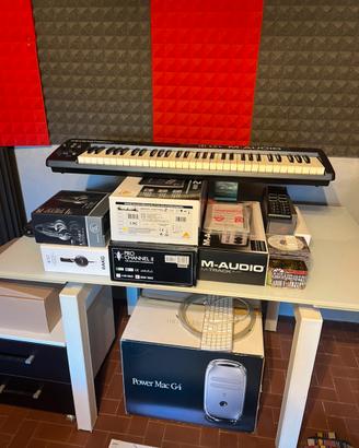 Attrezzatura varia per home studio di registrazion