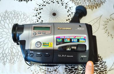 Videocamera Vintage VHS-C Panasonic NV-RX17 Slim