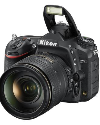 Nikon D750 con obiettivo AF-S Nikkor 24-85 mm