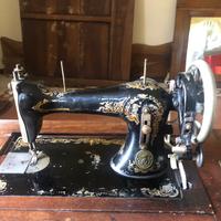 Macchina da cucire antica OPEL