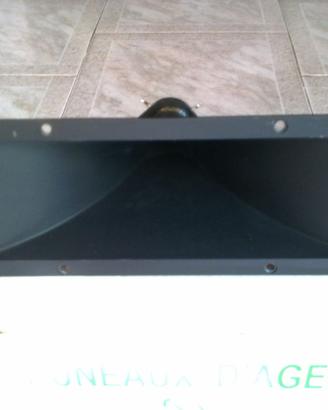 Un tweeter a tromba Celestion da 100 Watt