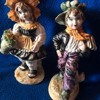 coppia di statuine in ceramica policroma. vintage