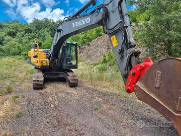 escavatore cingolato volvo ec220d
