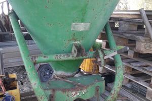 Spandiconcimi e semi sfusi