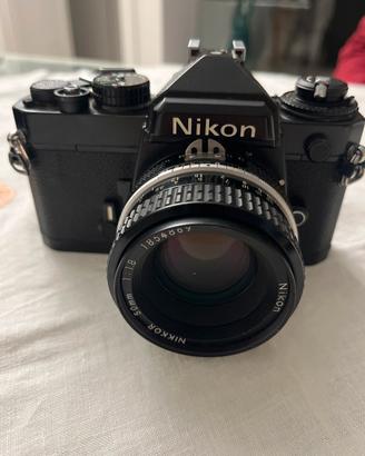 Nikon FE corpo macchina più obiettivo 50mm, f 1.8