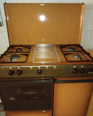 Cucina e frigorifero