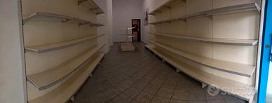 Scaffali per negozio
