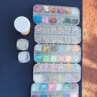 Applicazioni e brillantini per unghie in gel