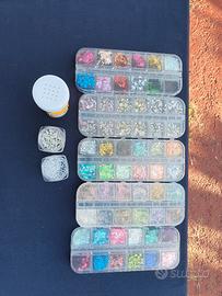 Applicazioni e brillantini per unghie in gel