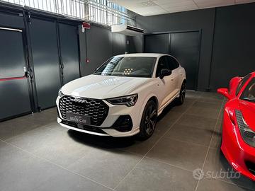 Audi Q3 SPB 35 2.0 tdi Identity Black s-tronic *PR