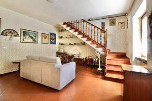 CASA SEMINDIPENDENTE A MONSUMMANO TERME