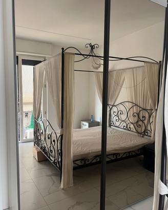 Letto a baldacchino
