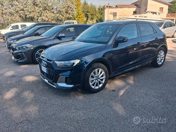 Audi A1 citycarver 30 TFSI Identity Contrast