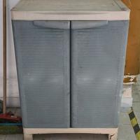 Armadietto in PVC con porte e mensole