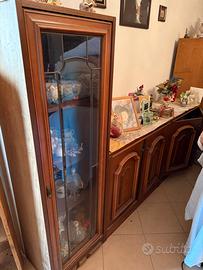 Mobile vintage da sala con vetrine