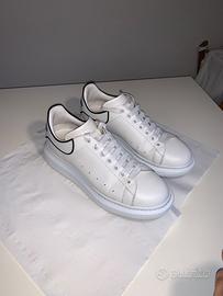Alexander McQueen Sneaker in White/black