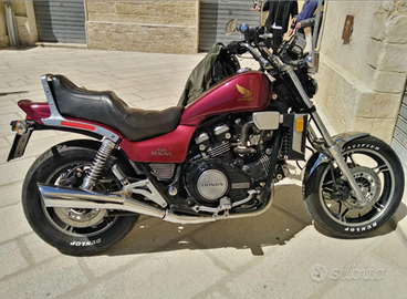 Honda VF 1100 custom ( V65 magna)