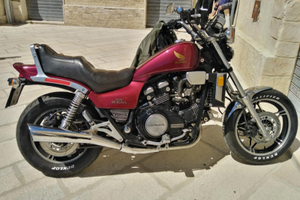 Honda VF 1100 custom ( V65 magna)
