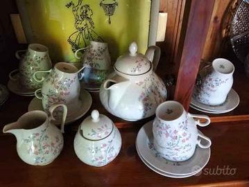 Servizio da te' o caffe' in fine porcellana.