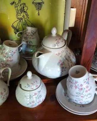 Servizio da te' o caffe' in fine porcellana.