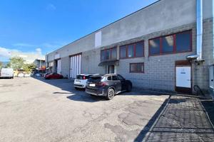 Immobile di 600 m² con 4 locali a Cantù