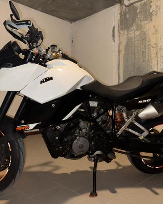 KTM 990 supermoto