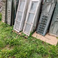 cancello scuri finestre antiche