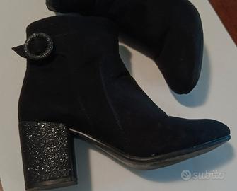 stivaletti neri scamosciati con tacco glitterato