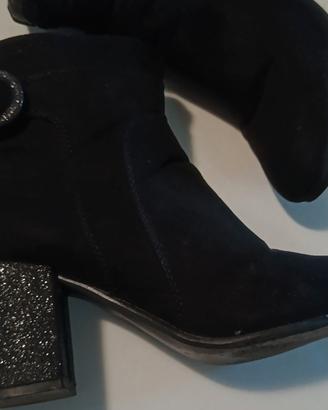 stivaletti neri scamosciati con tacco glitterato