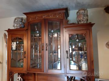 Credenza intarsiata in legno castagno