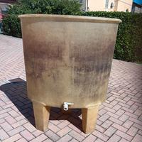 Cisterna vetroresina per vino