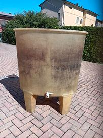 Cisterna vetroresina per vino