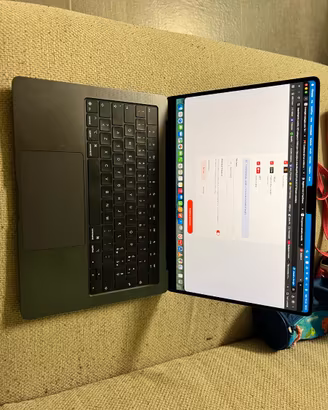 MacBook Pro 14"