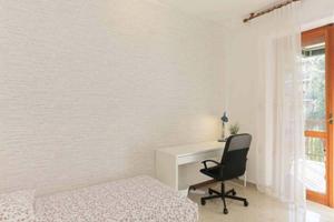 Stanza in appartamento di 100 m² a Milano
