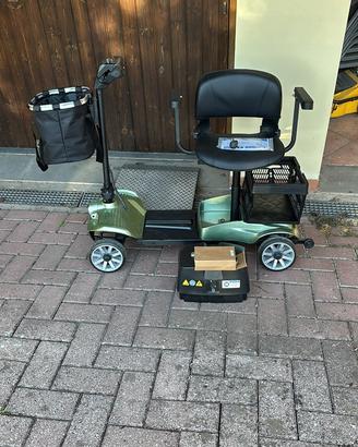 Scooter elettrico per disabili e anziani