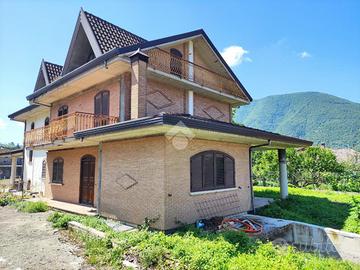 PORZIONE DI BIFAMILIARE A SERINO