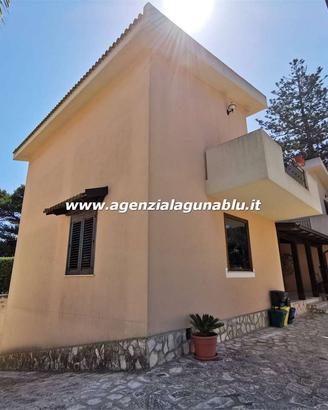 Villa singola in residence con giardino