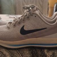 Nike running donna AIR ZOOM VOMERO 13

