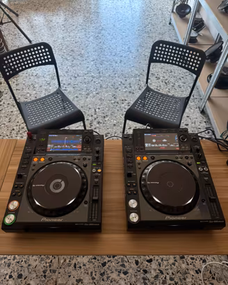 2 x Pioneer CDJ 2000 Nexus