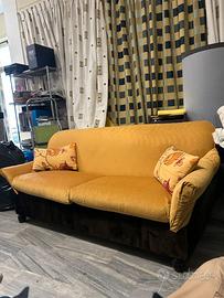 Divano colore giallo / oro