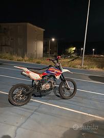 Vendisi pit bike 140 moto cross nuovaa