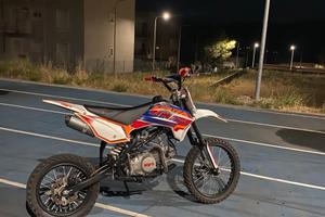 Vendisi pit bike 140 moto cross nuovaa