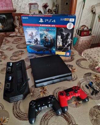 PlayStation 4 Slim 1TB + 2 Controller + Auricolari