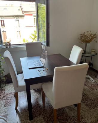 Tavolo da pranzo allungabile IKEA con 4 sedie