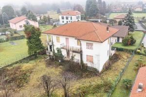 SOLUZIONE PER PIU' UNITA' ABITATIVE CON TERRENO ED