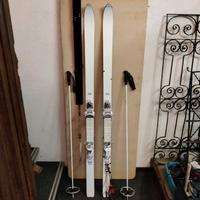 Sci vintage svizzeri da alpinismo